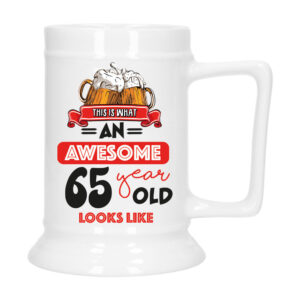 Bellatio Decorations Cadeau Bierpul voor 65 jaar – rood – grappige leeftijd bierpul – keramiek – 530 ml – /oranje-holland-artikelen/ook-handig-en-leuk/fun-kados/bierpullen-met-tekst [#435194]