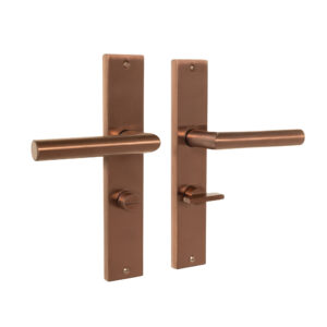 Mooi Deurbeslag Mooi Deurbeslag Ferro geveerd op schild wc 63/8 mat brons – Deurbeslag Binnen/Deurklinken/Modern [#288560]